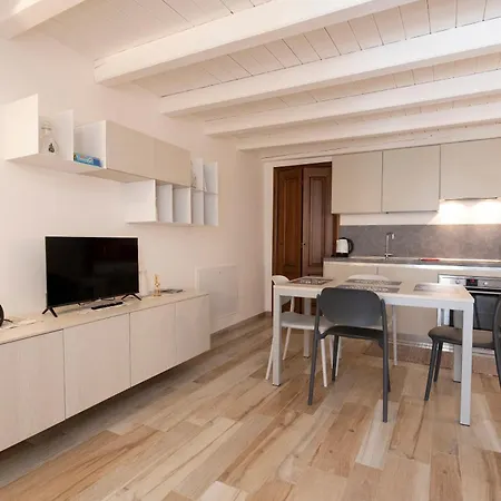 Апартаменты Maison Croix De *