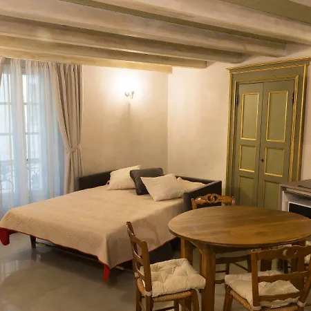 Апартаменты Maison Croix De Аоста